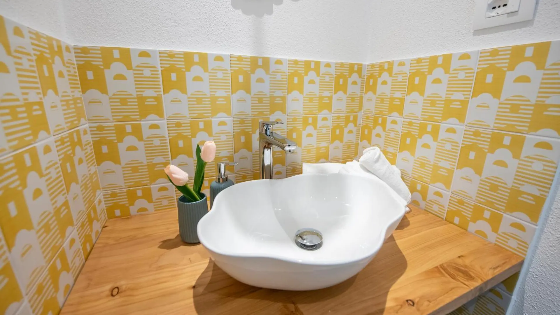 Guest house Amoneglia, 2 Minutes Walk To The Beach, Pvt Park Italy